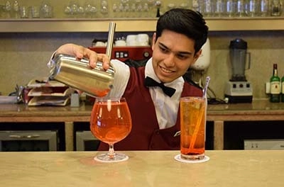 Training bar and restaurant service practice